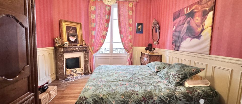 Mansion 9 rooms of 229 m² in Vichy (03200)