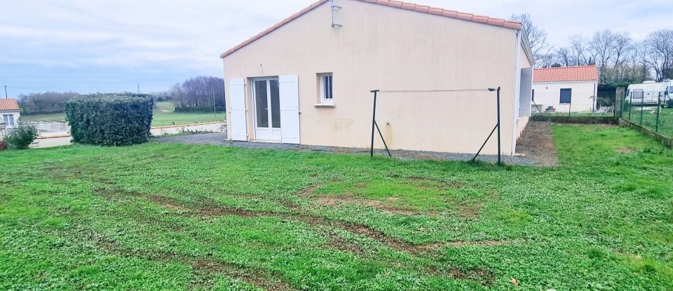 House 4 rooms of 80 m² in AIGONDIGNÉ (79370)