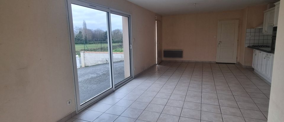 House 4 rooms of 80 m² in AIGONDIGNÉ (79370)