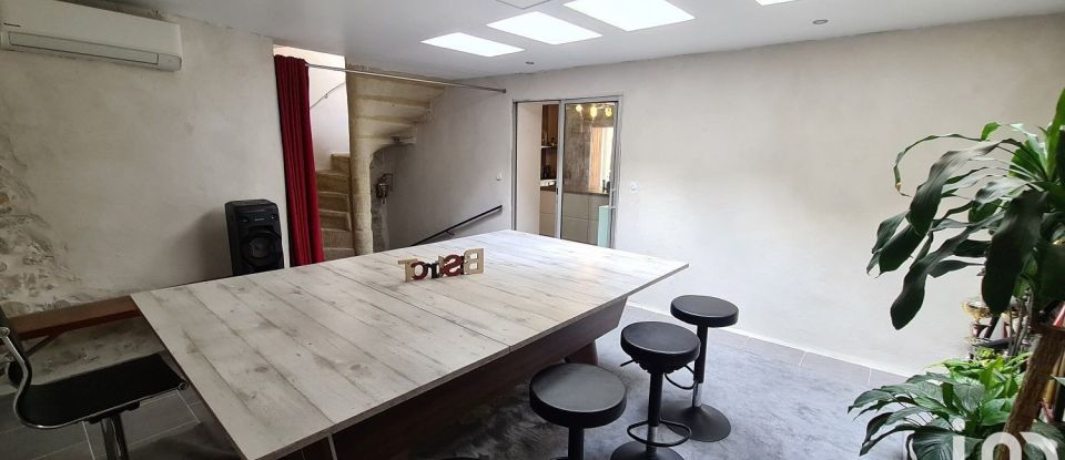 Maison 8 pièces de 225 m² à Clarensac (30870)