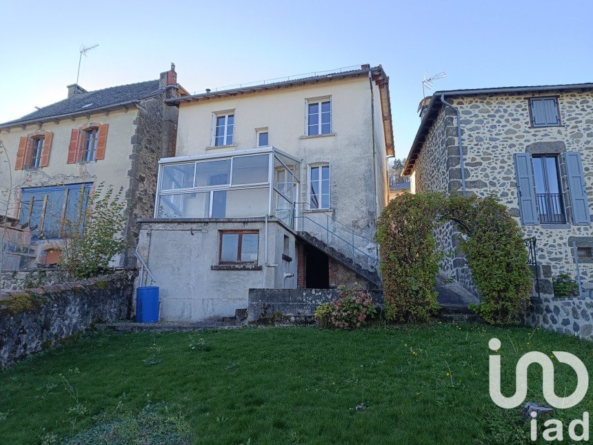 House 4 rooms of 86 m² in Saint-Cernin (15310)