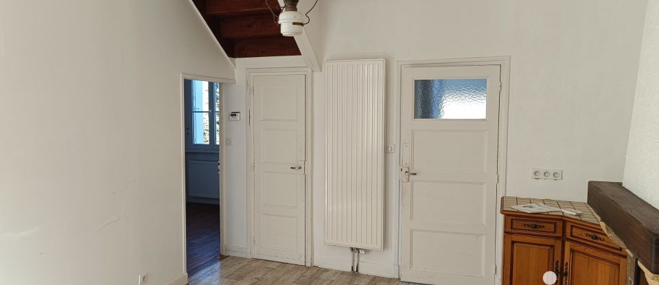 House 4 rooms of 86 m² in Saint-Cernin (15310)