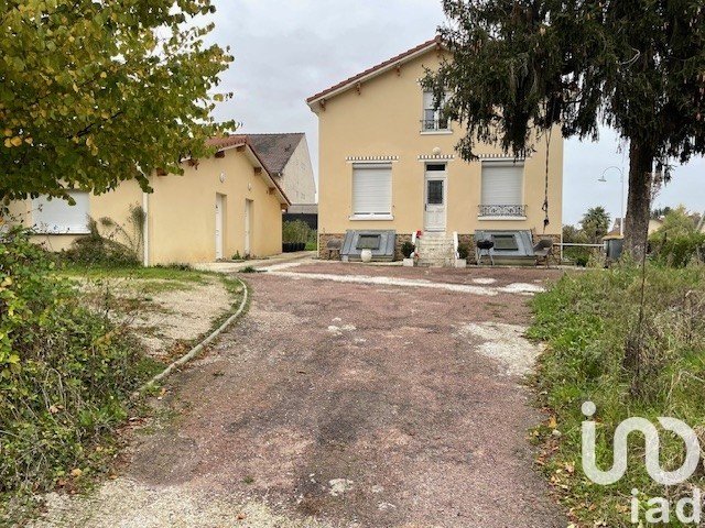 Traditional house 4 rooms of 129 m² in Saint-Fargeau-Ponthierry (77310)