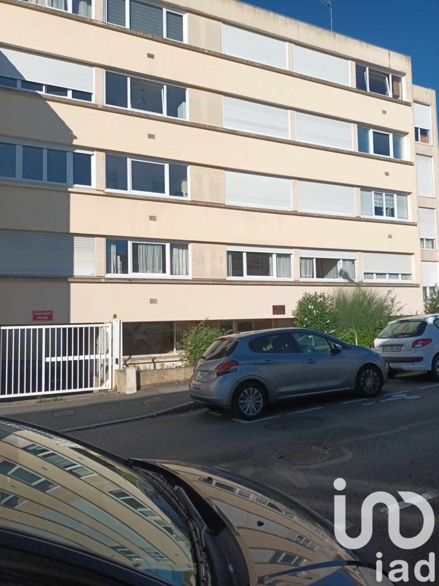 Apartment 3 rooms of 65 m² in La Roche-sur-Yon (85000)