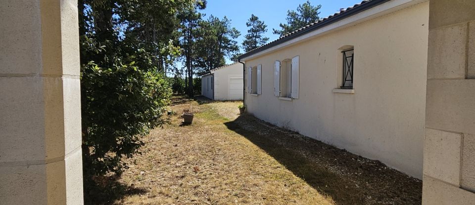 Traditional house 6 rooms of 154 m² in Puyréaux (16230)