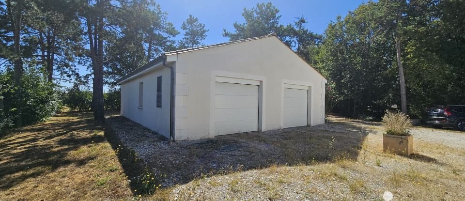 Traditional house 6 rooms of 154 m² in Puyréaux (16230)