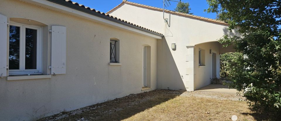 Traditional house 6 rooms of 154 m² in Puyréaux (16230)