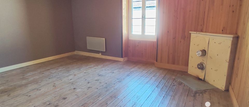 Village house 6 rooms of 165 m² in Saint-Laurent-de-Céris (16450)