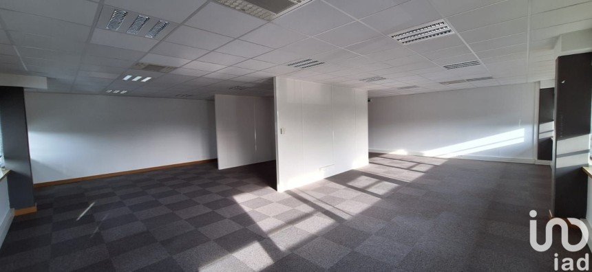 Offices of 148 m² in - (69280)