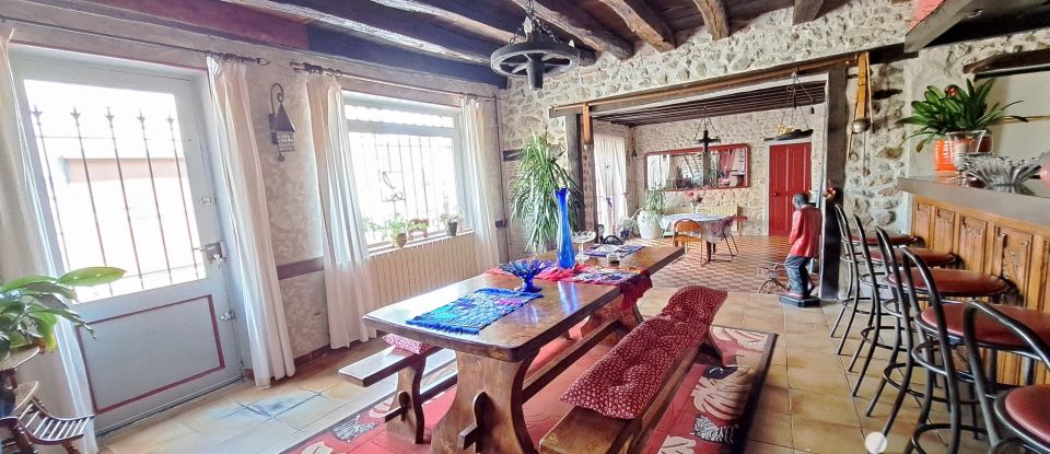 Village house 10 rooms of 200 m² in Franchesse (03160)