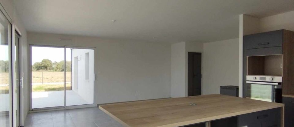 Maison 4 pièces de 102 m² à Essarts en Bocage (85140)