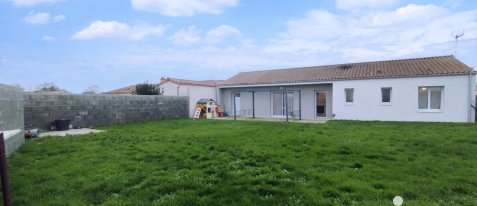 Maison 4 pièces de 86 m² à Saint-Martin-des-Noyers (85140)