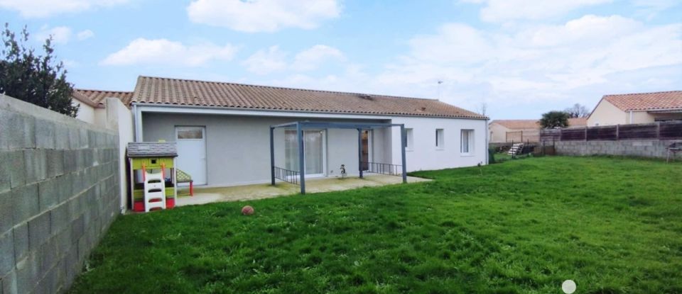 Maison 4 pièces de 86 m² à Saint-Martin-des-Noyers (85140)