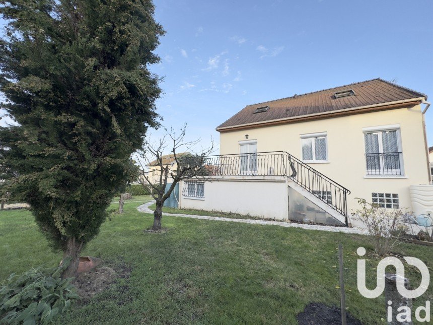 House 6 rooms of 155 m² in La Rochette (77000)