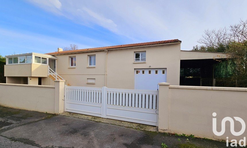 Maison 7 pièces de 169 m² à Chantonnay (85110)