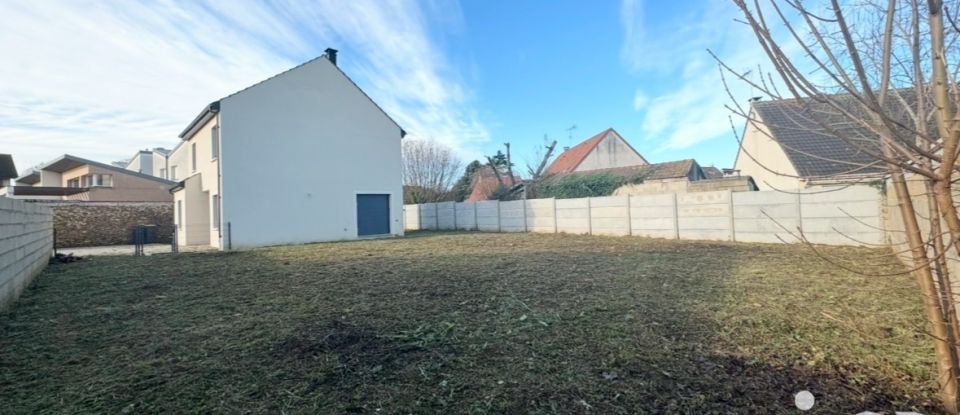 Maison 5 pièces de 103 m² à Guignes (77390)