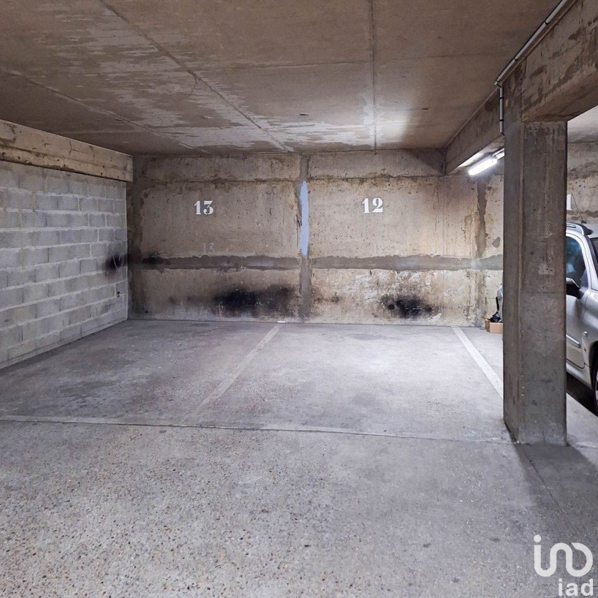 Parking/garage/box de 11 m² à Paris (75017)