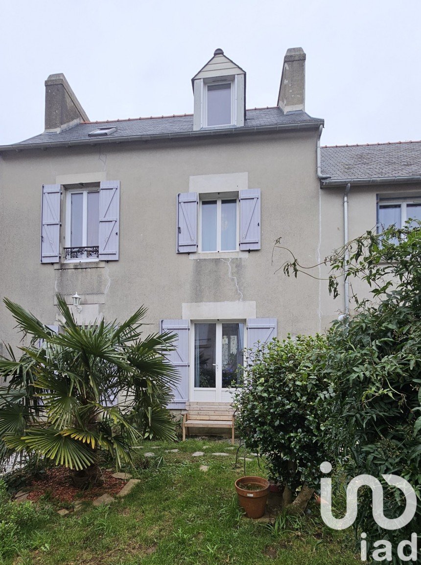 House 6 rooms of 103 m² in Douarnenez (29100)