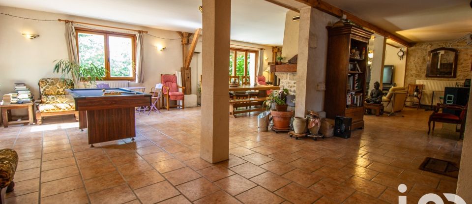 House 9 rooms of 237 m² in Varennes-sur-Seine (77130)