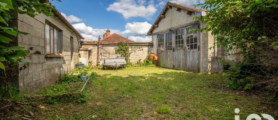 House 9 rooms of 237 m² in Varennes-sur-Seine (77130)