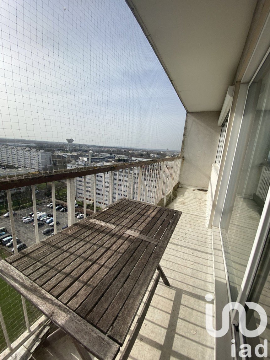 Apartment 3 rooms of 64 m² in Ris-Orangis (91130)