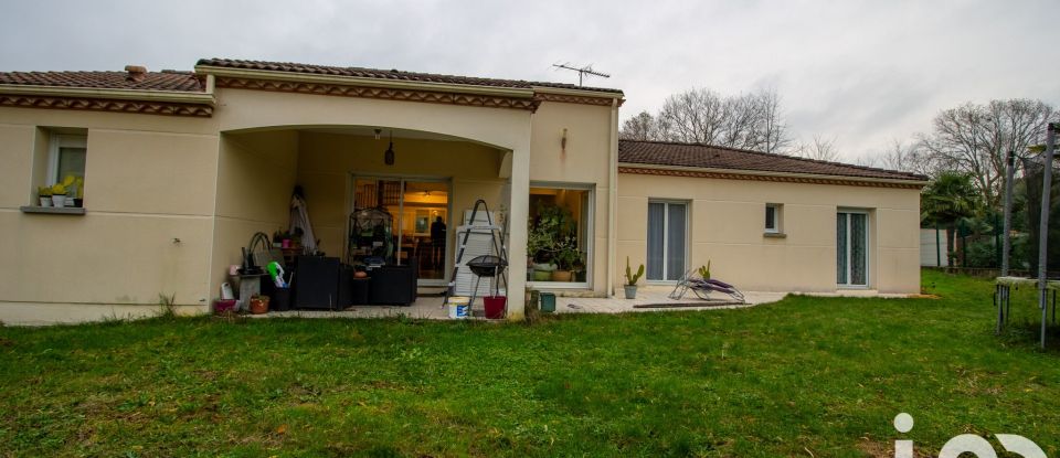 House 5 rooms of 128 m² in Saint-Pierre-du-Mont (40280)