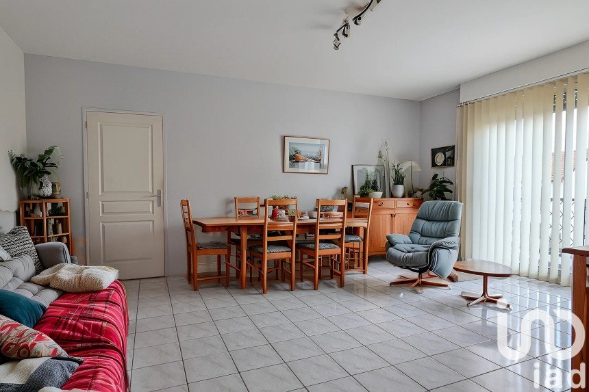 House 9 rooms of 170 m² in Montluçon (03100)