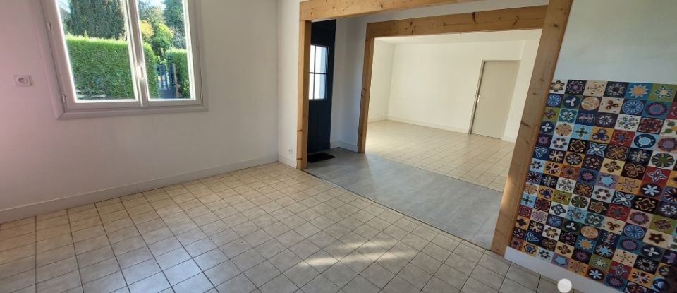 Pavilion 4 rooms of 99 m² in Parthenay (79200)