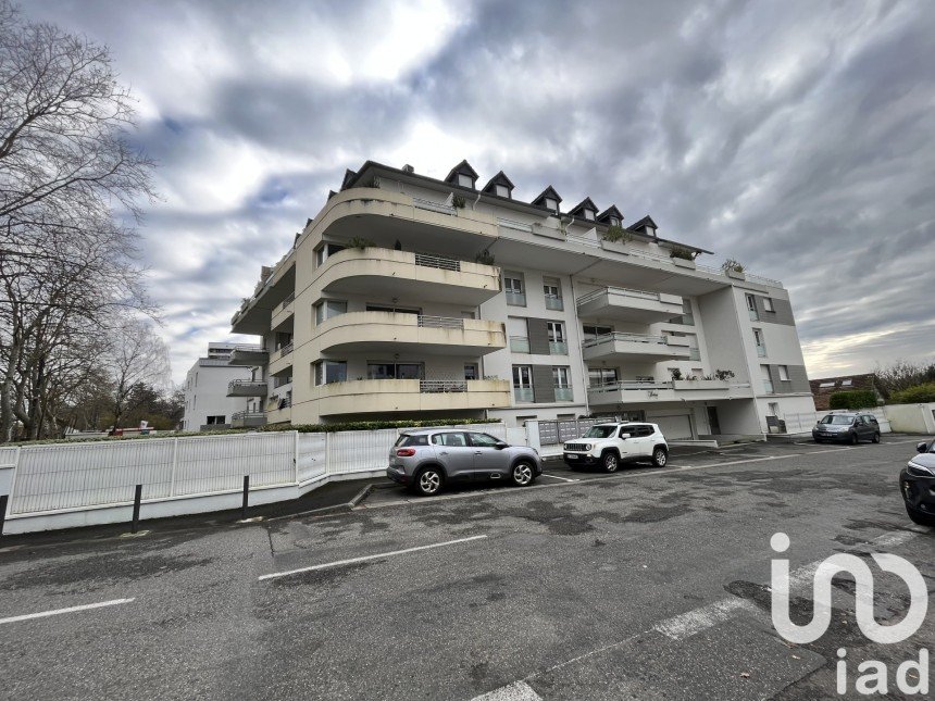 Apartment 3 rooms of 66 m² in Pau (64000)