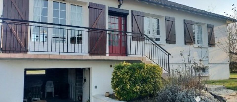 House 4 rooms of 90 m² in Descartes (37160)