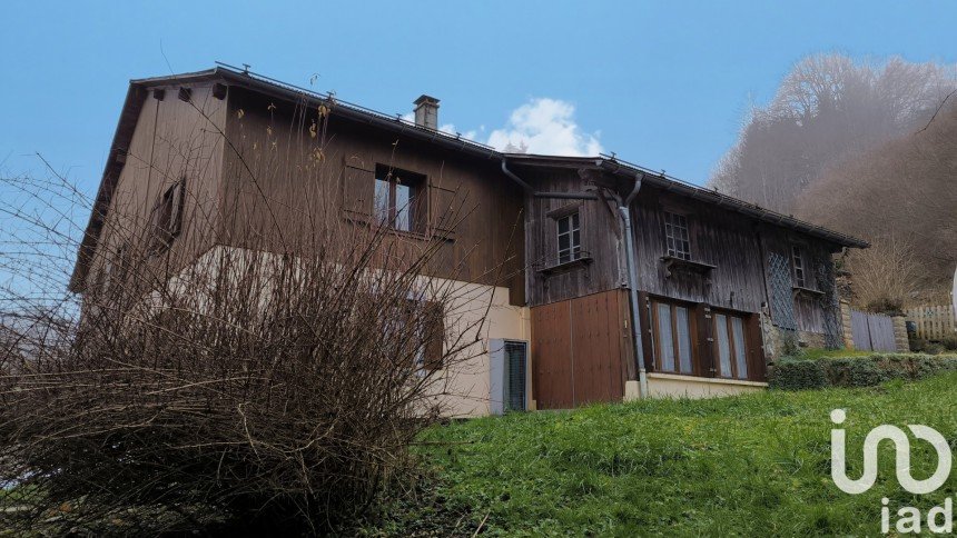 Maison traditionnelle 8 pièces de 180 m² à La Rivière-Enverse (74440)