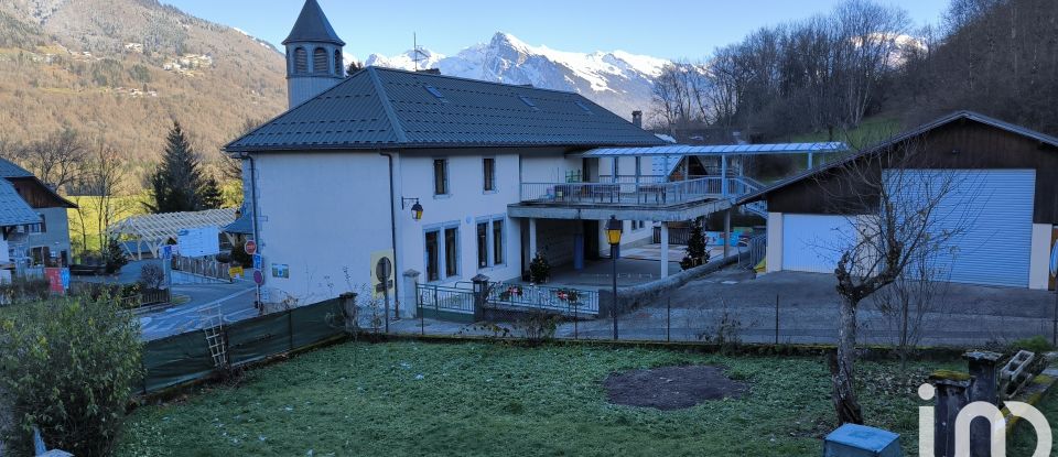 Maison traditionnelle 8 pièces de 180 m² à La Rivière-Enverse (74440)