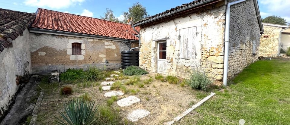 Maison de campagne 4 pièces de 100 m² à Bazac (16210)