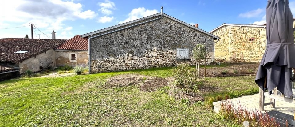 Maison de campagne 4 pièces de 100 m² à Bazac (16210)