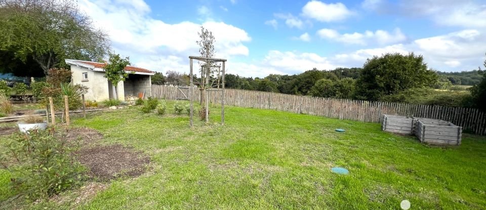 Maison de campagne 4 pièces de 100 m² à Bazac (16210)