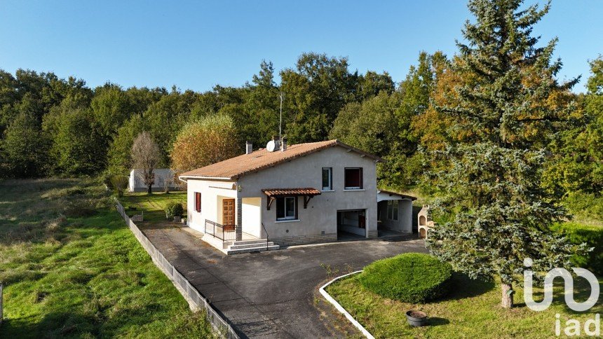 Traditional house 4 rooms of 93 m² in Roullet-Saint-Estèphe (16440)