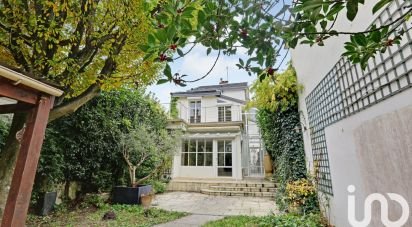 House 5 rooms of 174 m² in Saint-Cloud (92210)