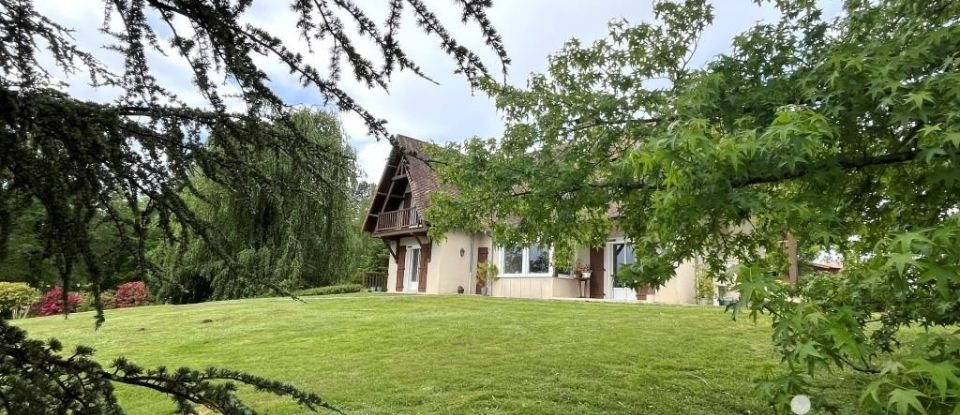 Maison traditionnelle 10 pièces de 197 m² à Saint-Estèphe (24360)