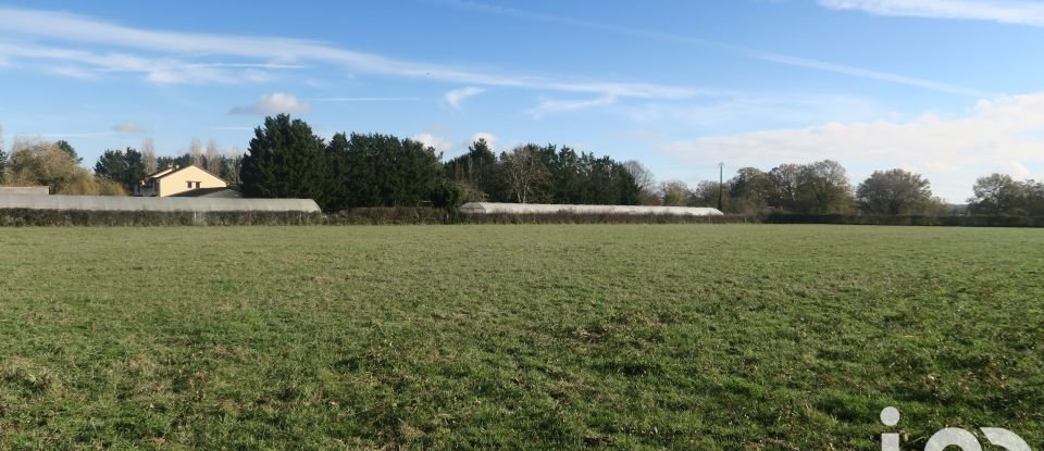 Terrain de 8 182 m² à Montmorillon (86500)