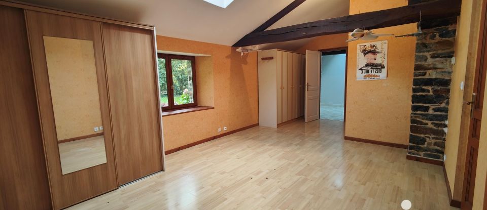 Longère 8 pièces de 214 m² à Dourdain (35450)