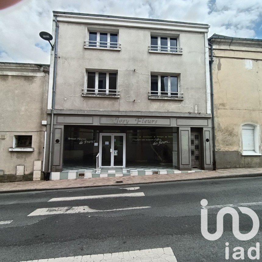 Building in DOUÉ EN ANJOU (49700) of 180 m²