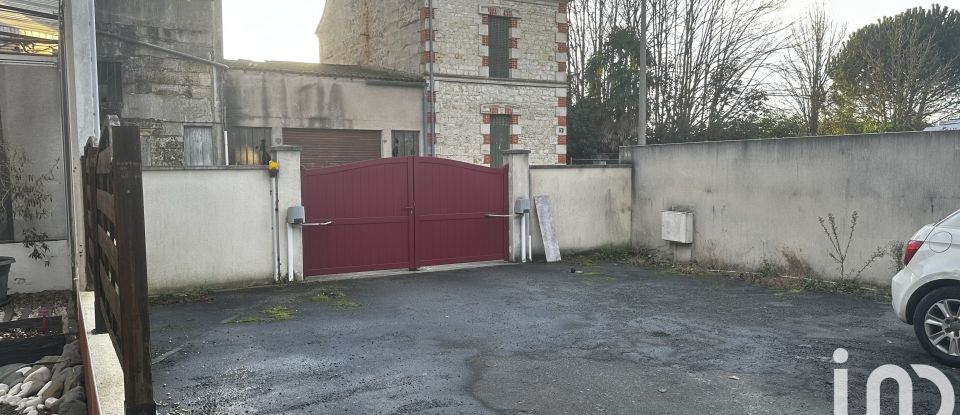 Maison traditionnelle 8 pièces de 257 m² à Jonzac (17500)