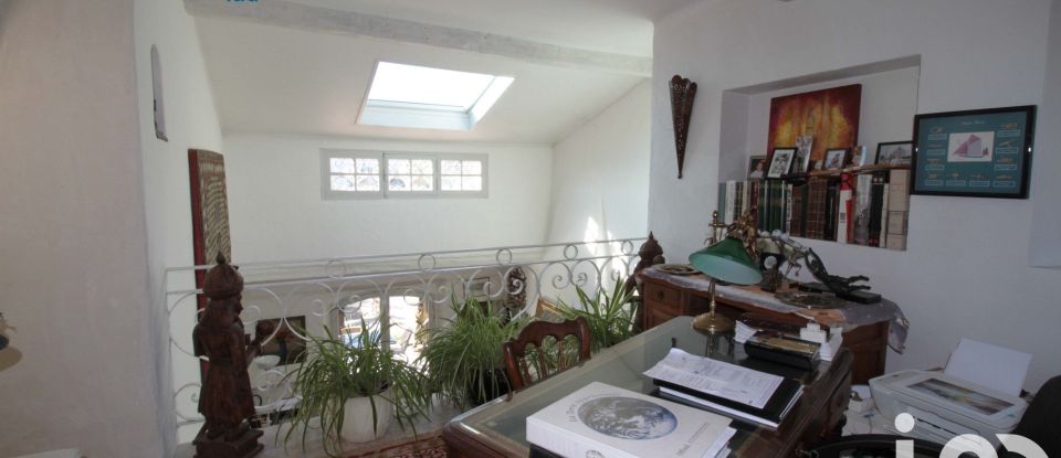 Traditional house 8 rooms of 240 m² in Solliès-Pont (83210)