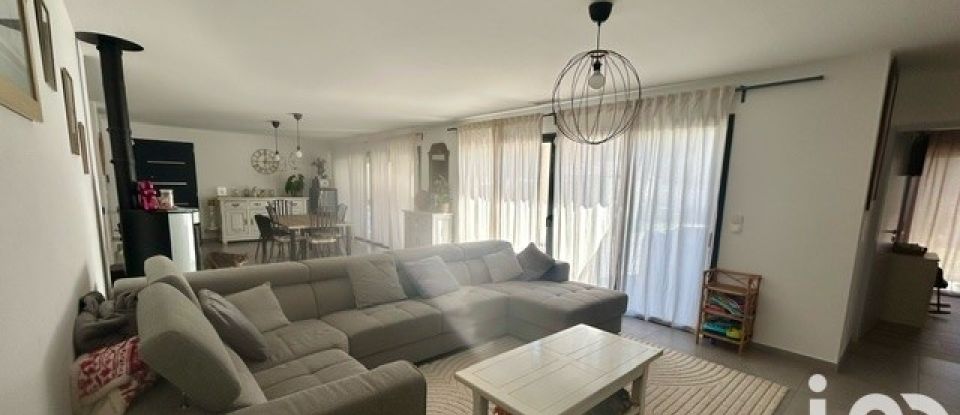 House 6 rooms of 153 m² in Connaux (30330)