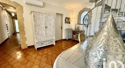 Maison 8 pièces de 207 m² à Saint-Gilles (30800)