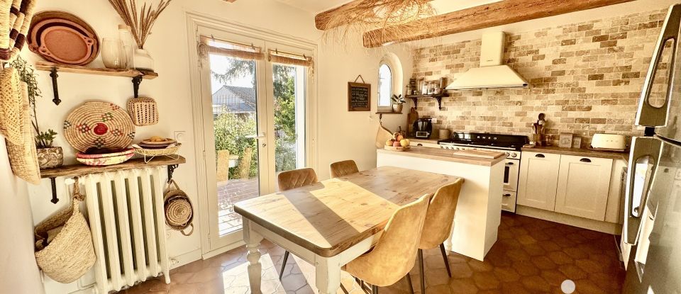 Maison 8 pièces de 207 m² à Saint-Gilles (30800)