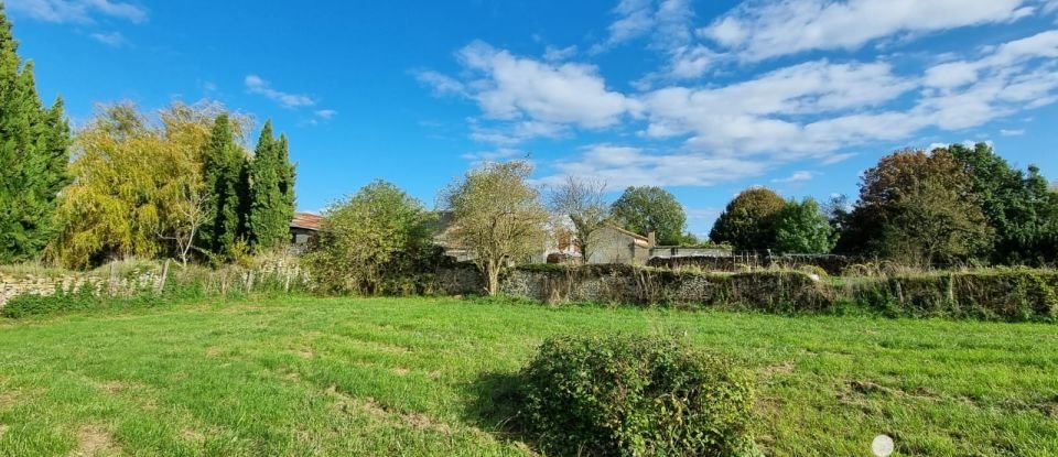 Terrain de 2 700 m² à Coussay (86110)