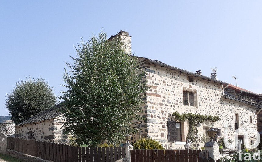 House 6 rooms of 196 m² in Beaulieu (43800)