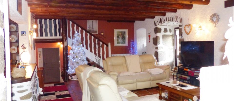 House 6 rooms of 196 m² in Beaulieu (43800)