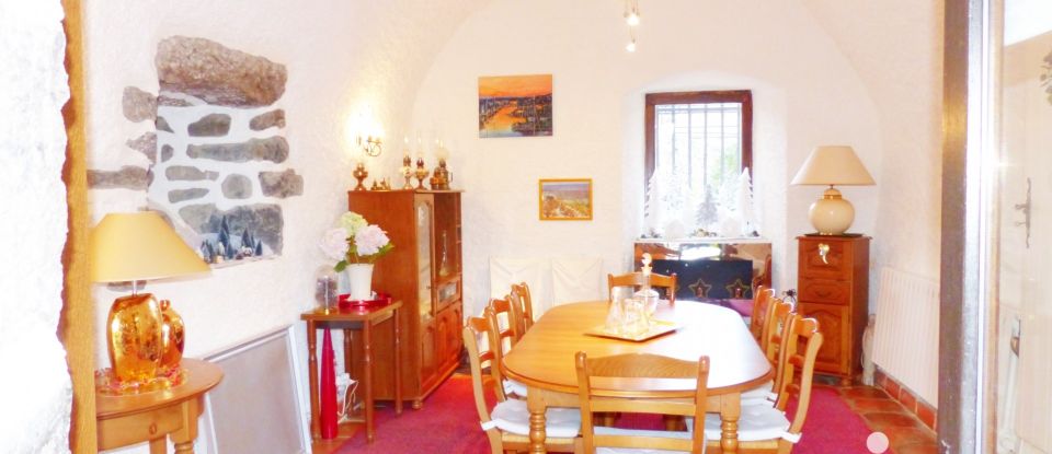 House 6 rooms of 196 m² in Beaulieu (43800)